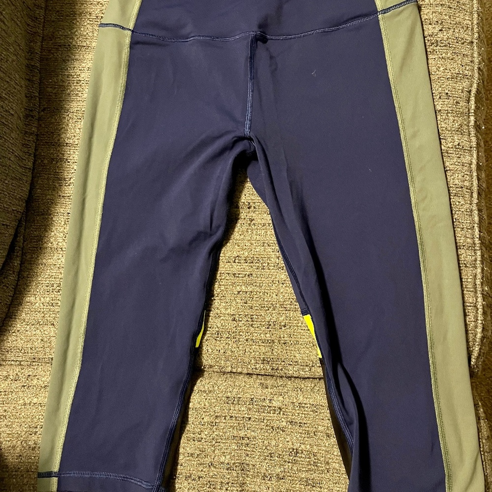 Victoria Secret sport crop leggings M